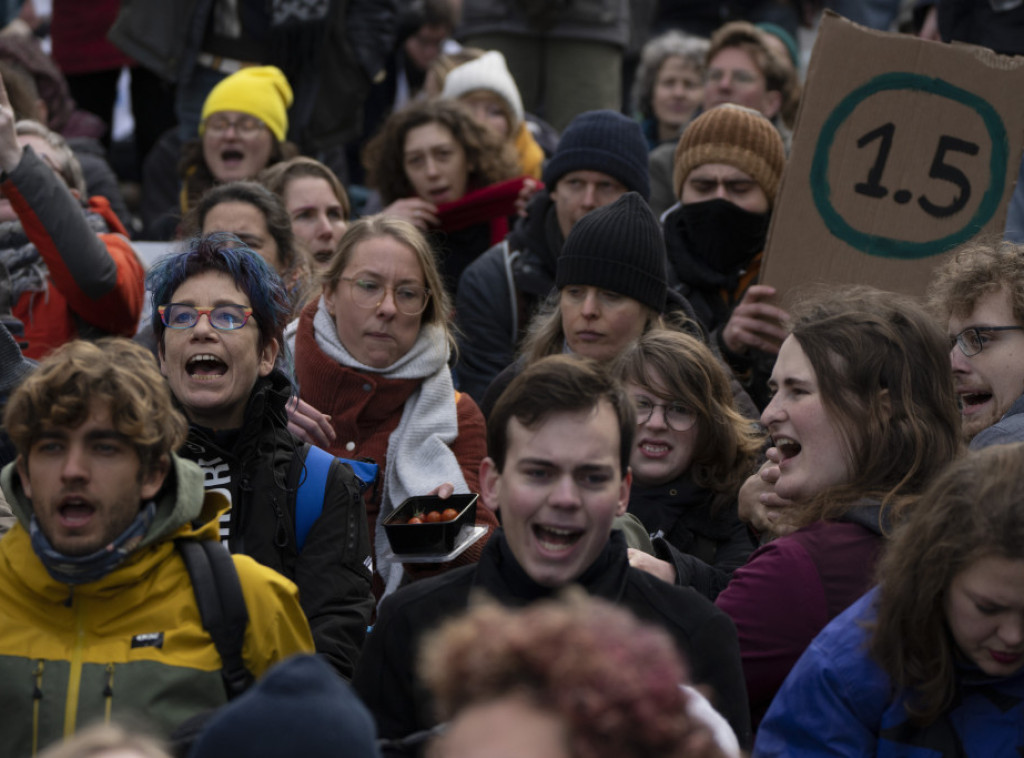 Holandija: Tokom protesta protiv klimatskih promena uhapšeno više od 1.500 ljudi