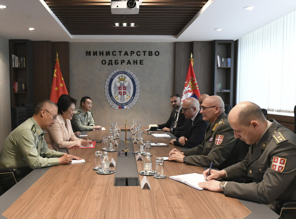 Ministar Vučevića se sastao sa ambasadorkom NR Kine Čen Bo