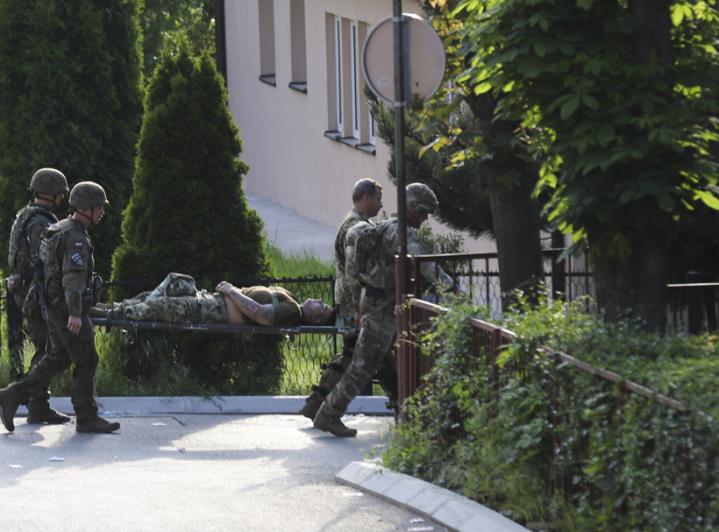 Zamenik generalnog sekretara NATO Mirčea Džoana osudio napad na KFOR na severu KiM