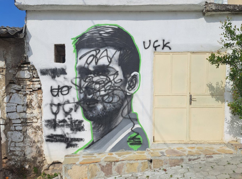 U Orahovcu uništen mural posvećen Novaku Đokoviću