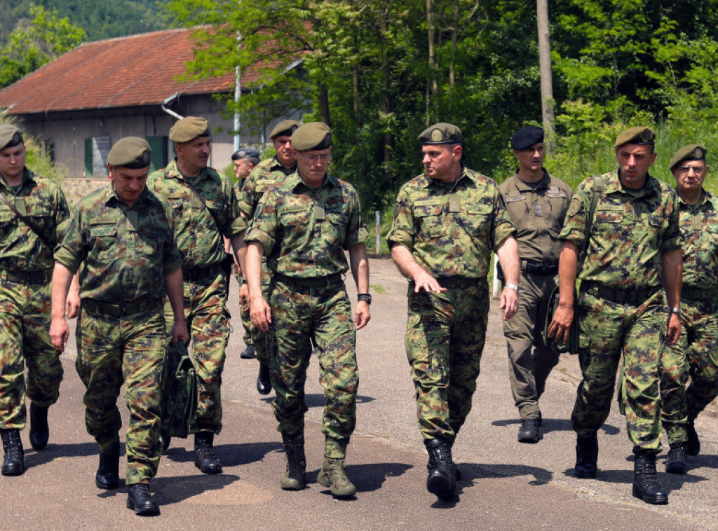 Mojsilović obišao deo snaga Vojske Srbije, prati se situacija na terenu