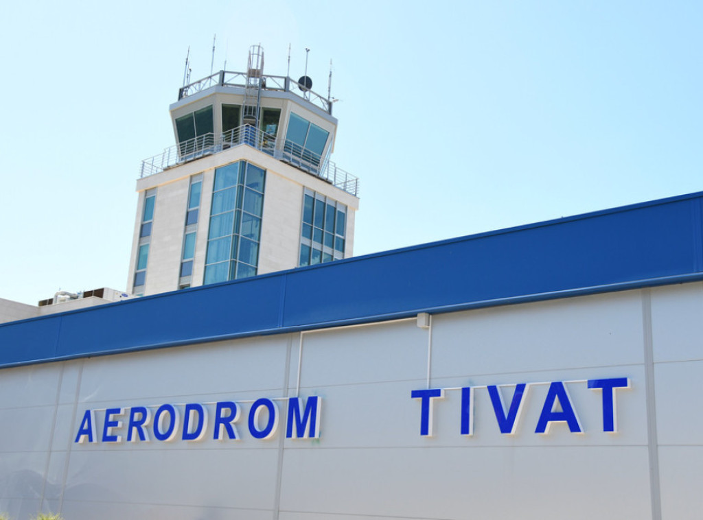Bujice poplavile ulice u Tivtu, prokišnjava krov terminalne zgrade na aerodromu