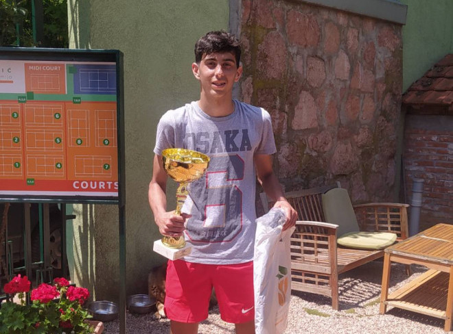 Mladi teniser iz Valjeva Mihailo Nikić juniorski šampion Srbije