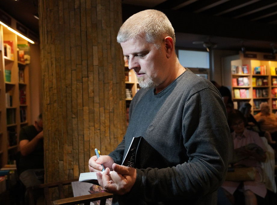 Vladimir Kecmanović: Roman "Kad đavoli polete" je metafora za svet