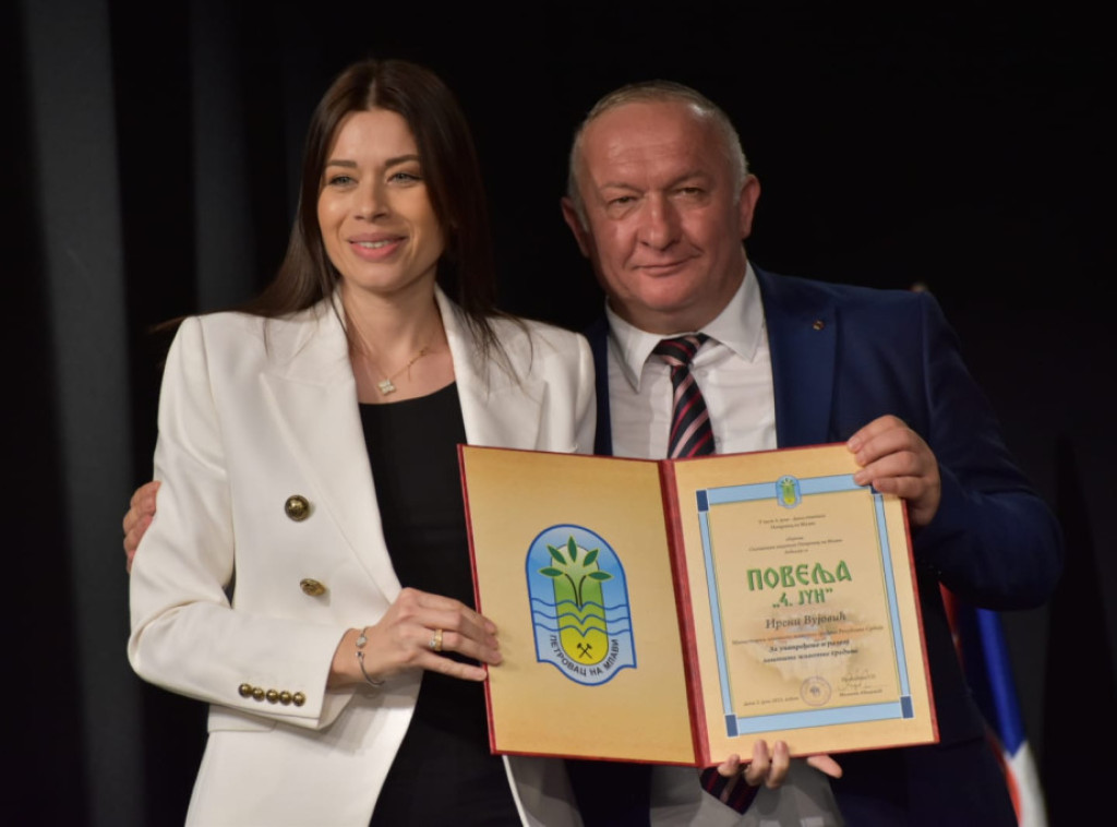 Irena Vujović primila Povelju "4. jun", za doprinos u stvaranju čistije opštine