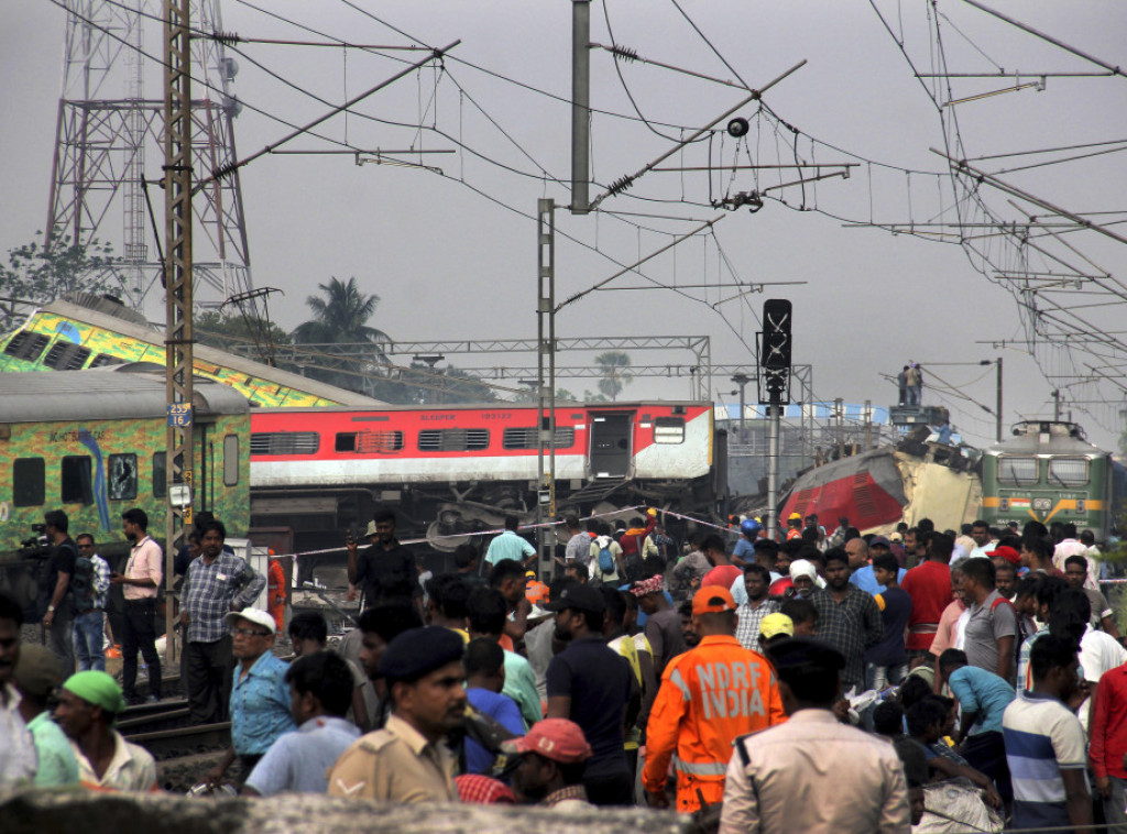 Najmanje 288 žrtava i 900 povređenih u železničkoj nesreći u Indiji