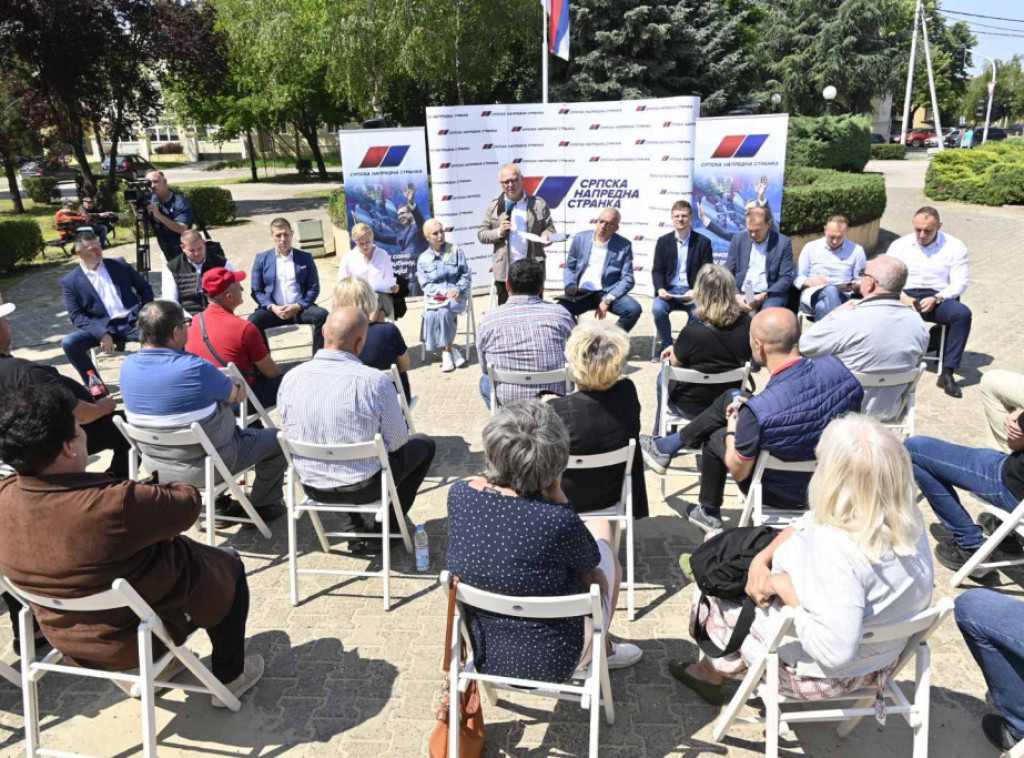 Vesić posetio Bajmok, pokretna kancelarija ponovo radi