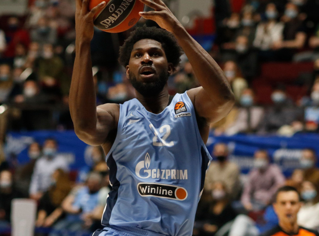 Američki košarkaš Aleks Pojtres raskinuo ugovor sa Makabijem