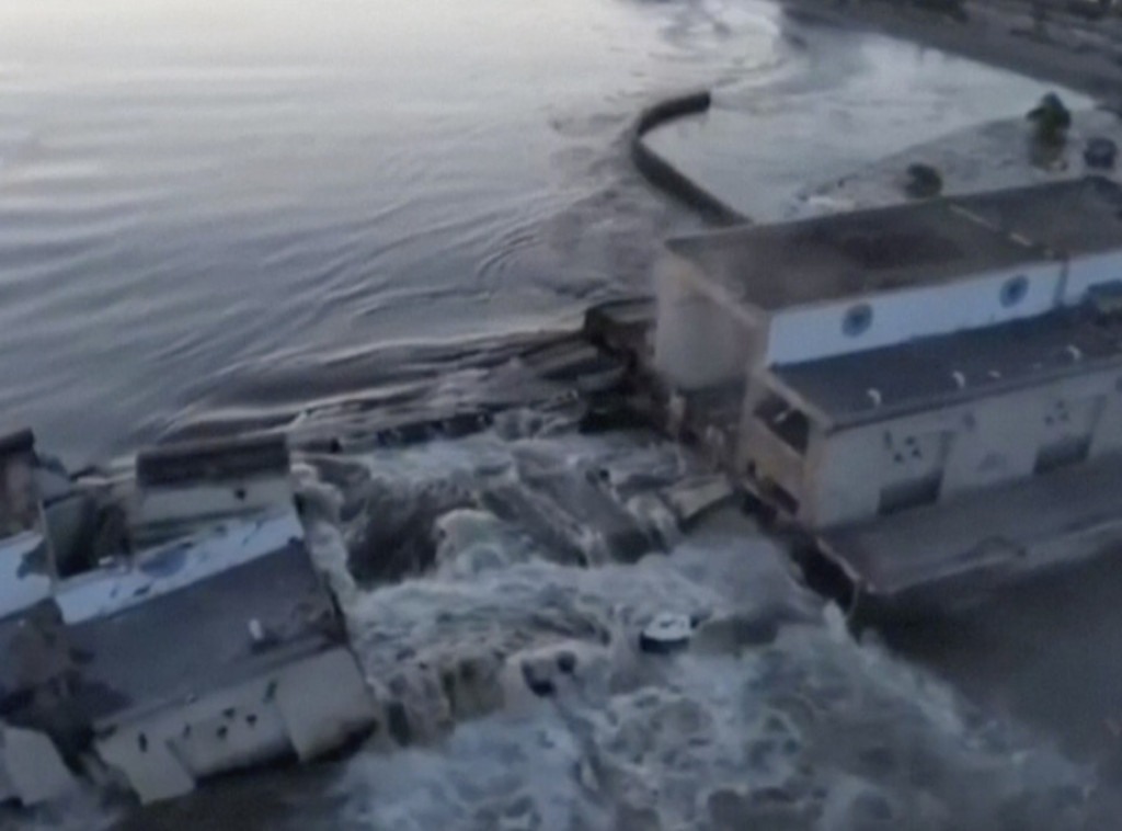 Stanovništvo iz oko 300 kuća u Novoj Kahovki evakuisano nakon rušenja brane hidroelektrane