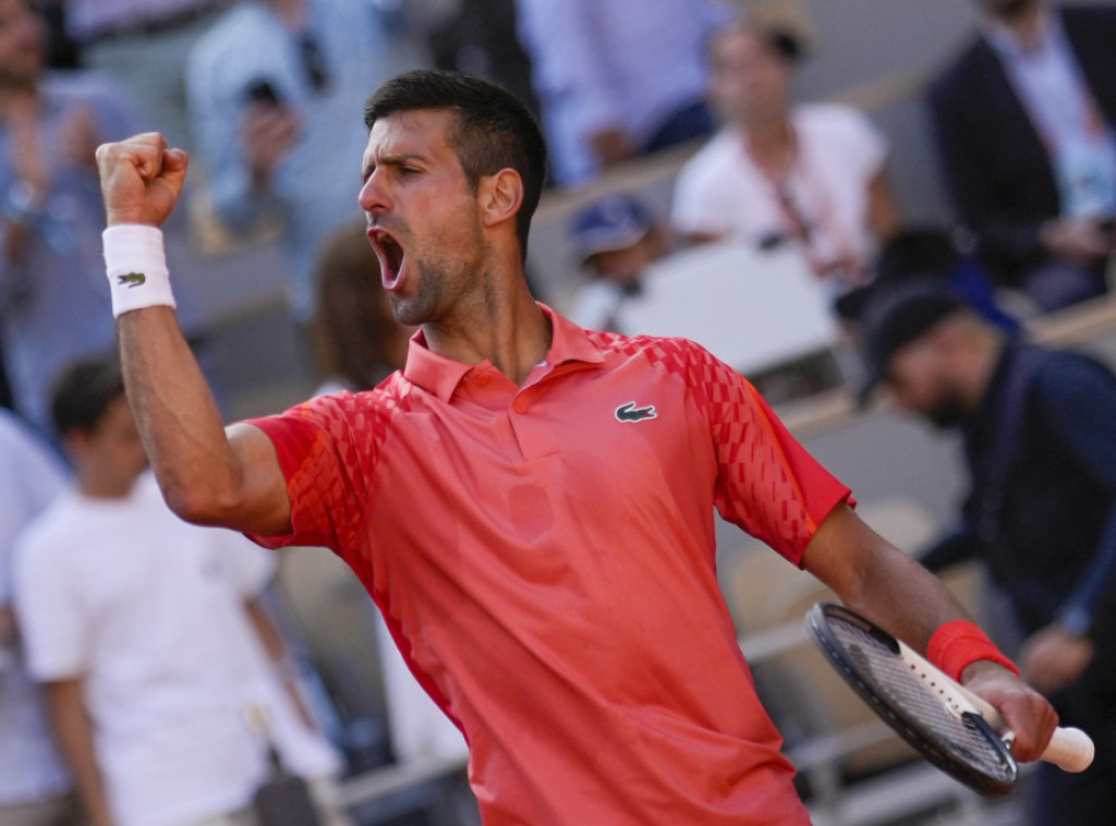 Djokovic beats Khachanov to advance to Roland Garros semis