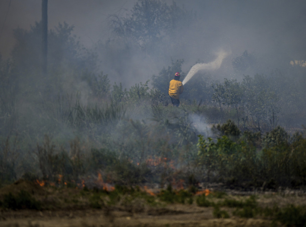 Stotine nekontrolisanih šumskih požara na istoku Kanade