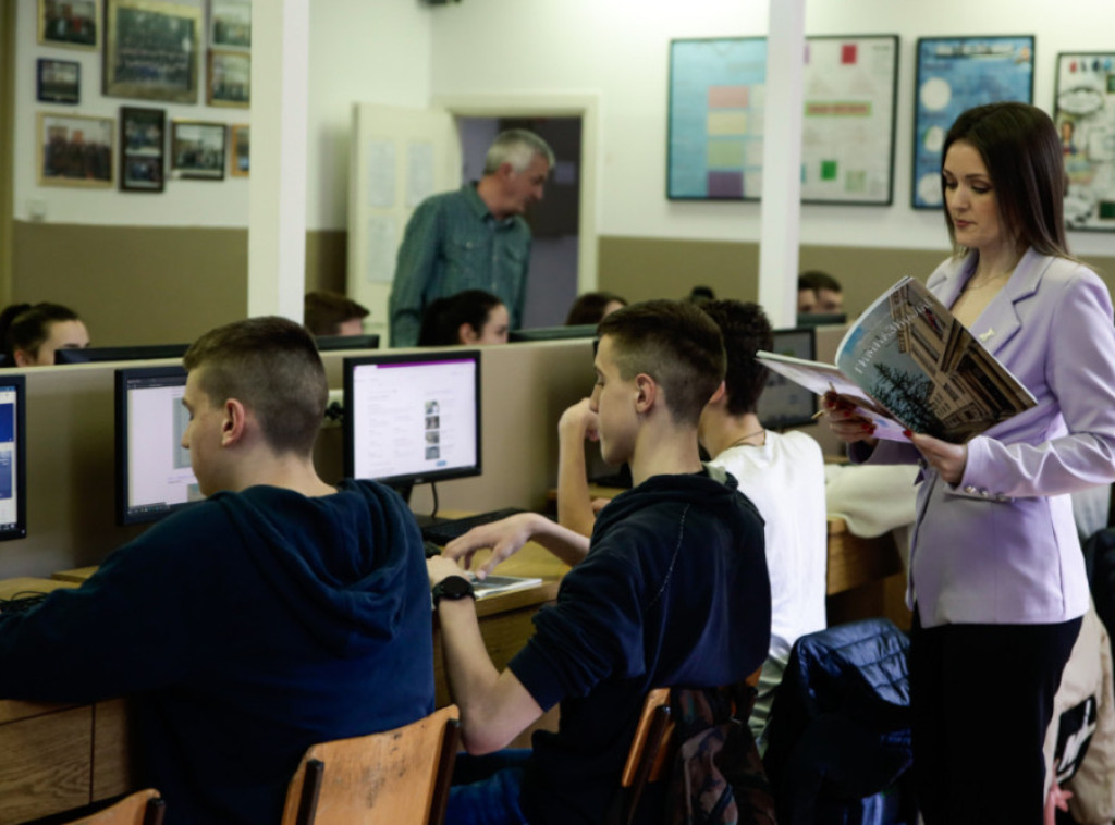 Ministarstvo odbrane raspisalo konkurs za dodelu učeničkih stipendija