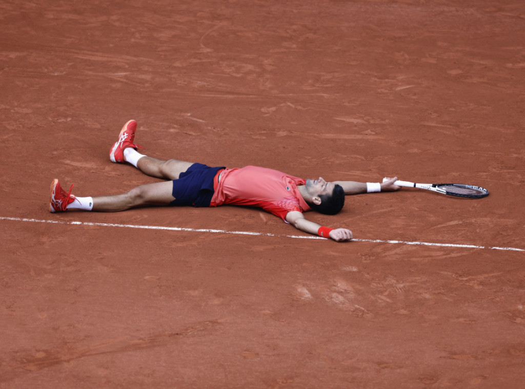 Fantastična naslovna strana "Ekipa" u Đokovićevu čast: Sa zemlje na mesec