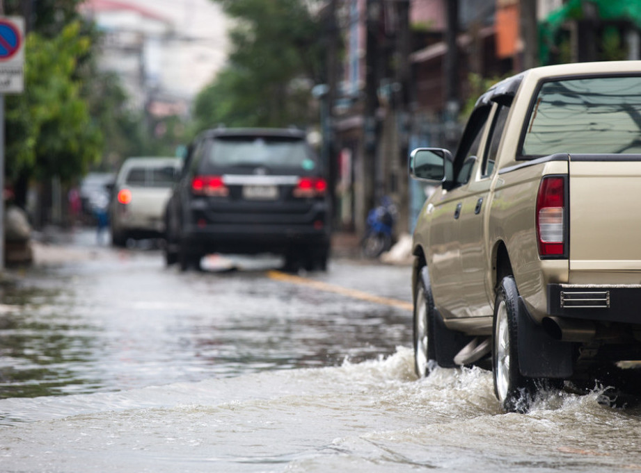 Obilne padavine potopile ulice u Trebinju