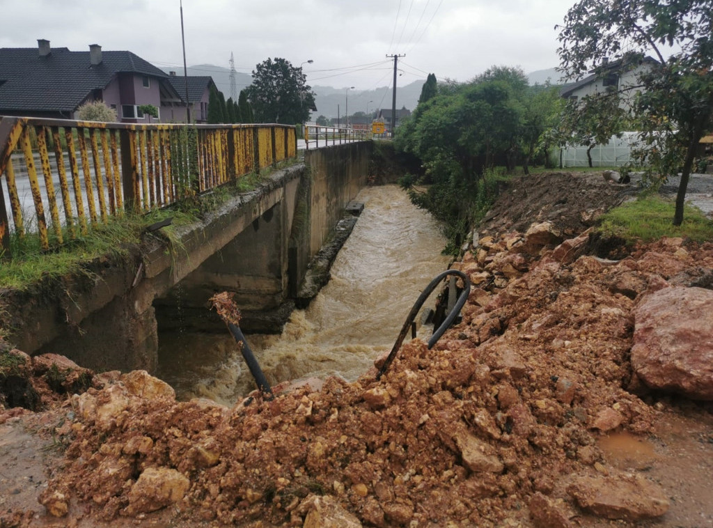 Obilne padavine u Kosjeriću, poplavljeno 20 domaćinstva