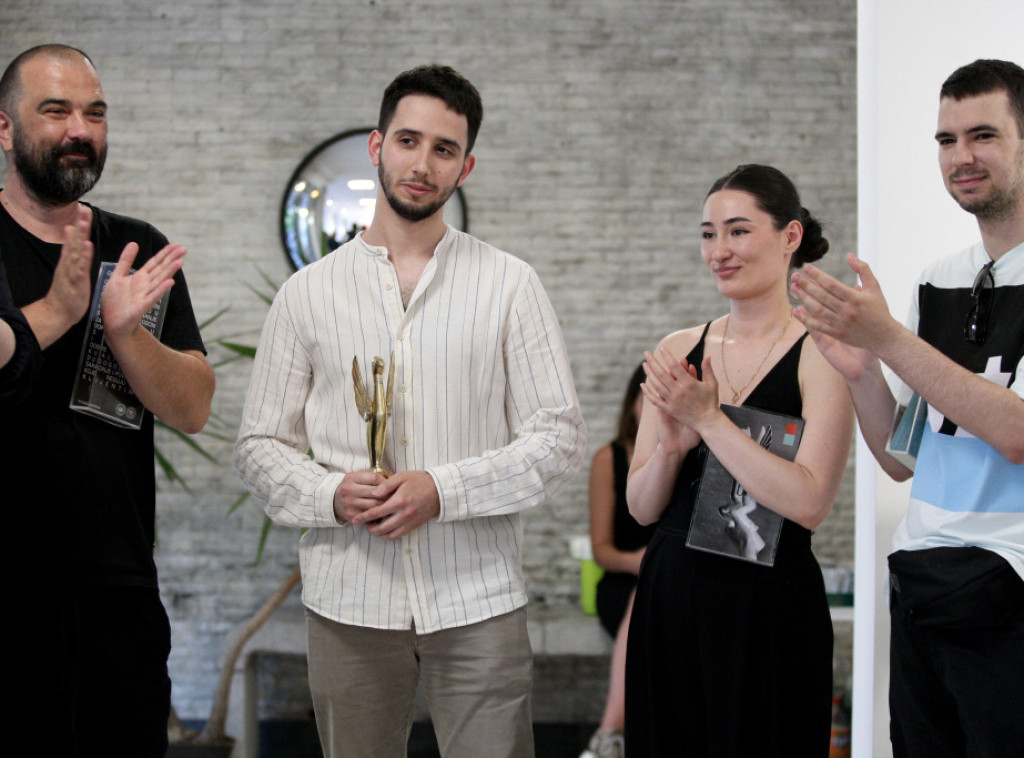 Otvorena izložba Grifon, nagrada pripala Petru Stošiću