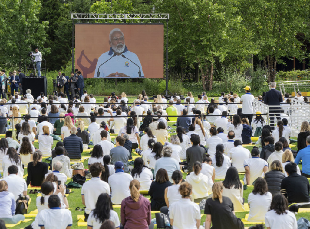 Njujork: Modi se pridružio diplomatama na sesiji joge na travnjaku ispred UN