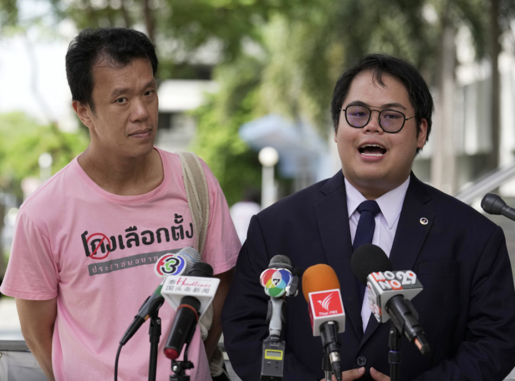 Tajland: Oslobođeni student i još četvoro optuženih za ometanje kraljevske povorke