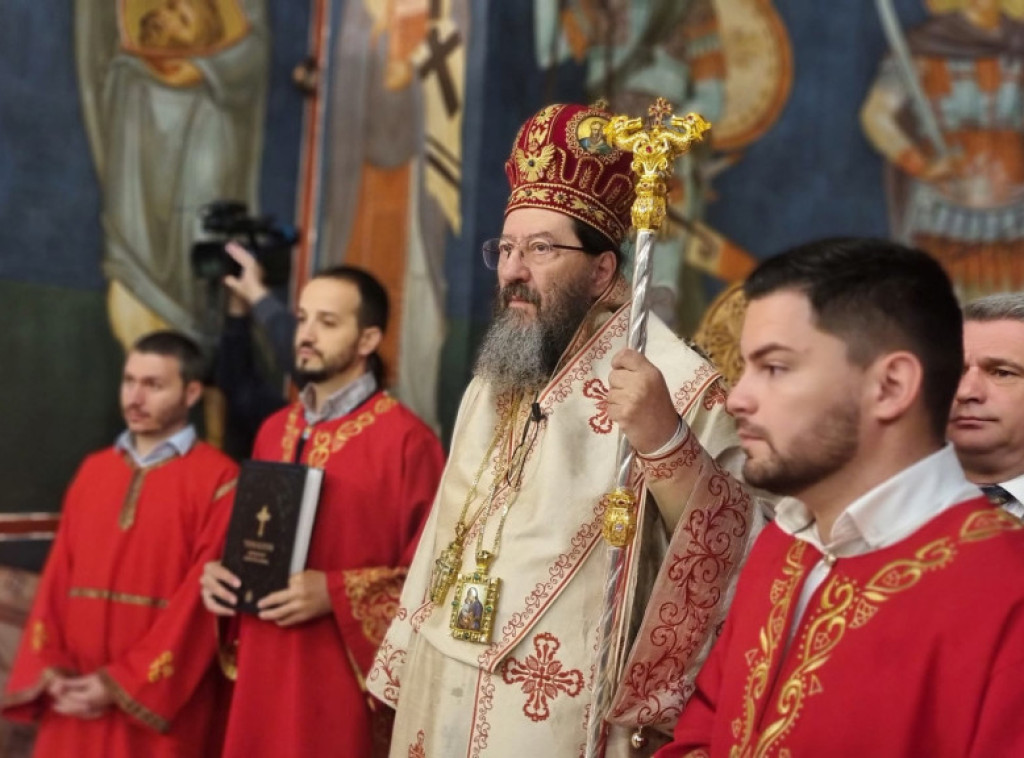 Episkop žički Justin služio liturgiju u crkvi Svetog kneza Lazara u Ljubiću