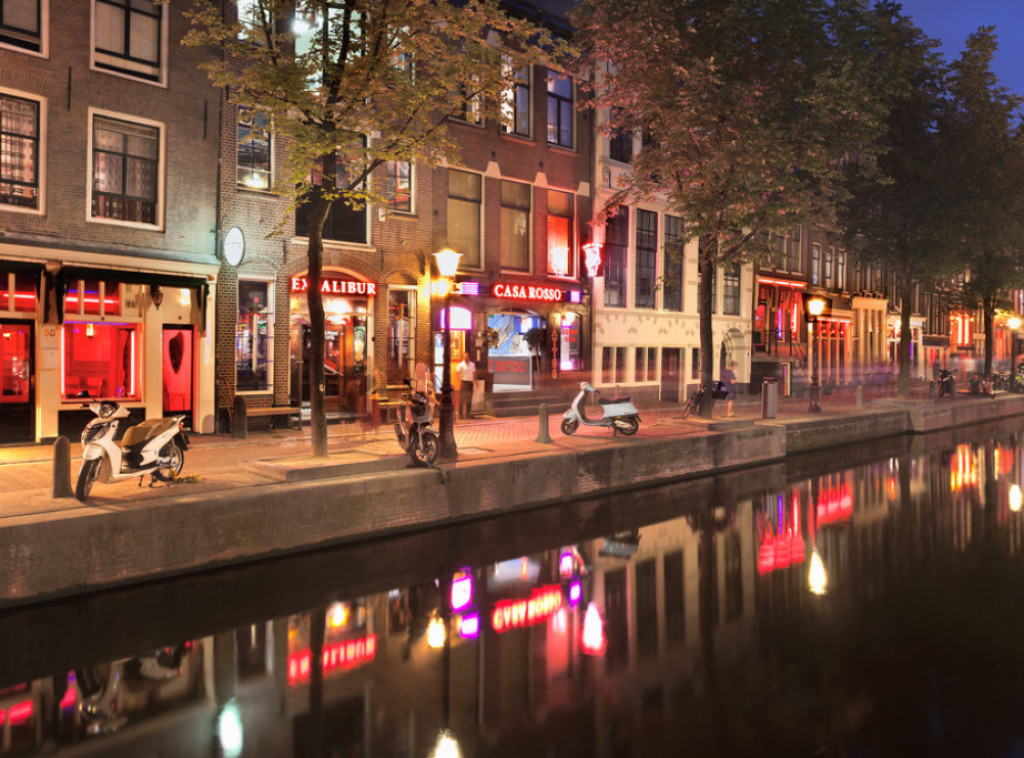 Vlasti Amsterdama planiraju da zaštite čuvene "smeđe kafiće"
