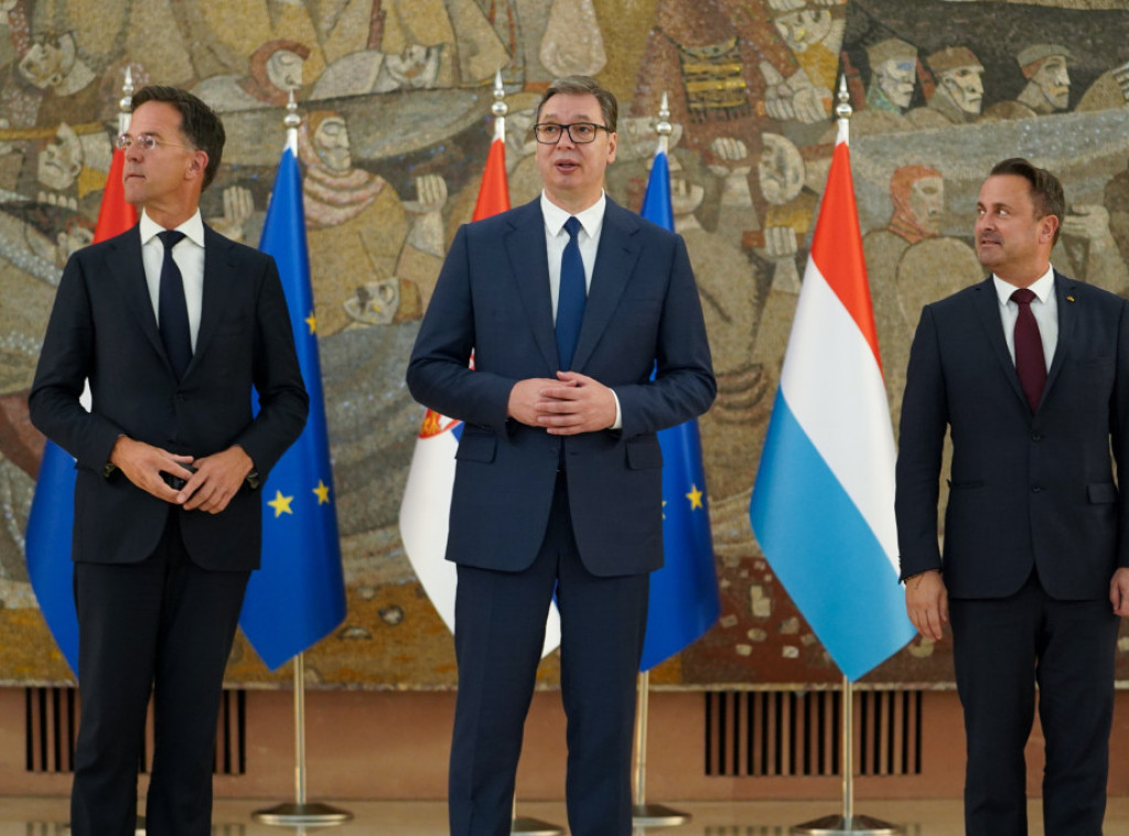 Predsednik Vučić dočekao premijere Holandije i Luksemburga u Palati Srbija