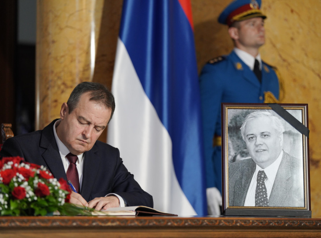 Dačić: Srbija neće zaboraviti Milutinovićev patriotizam