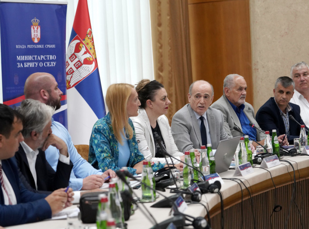 Ministar Krkobabić potpisao ugovore sa lokalnim samoupravama za organizaciju "Miholjskih susreta sela"