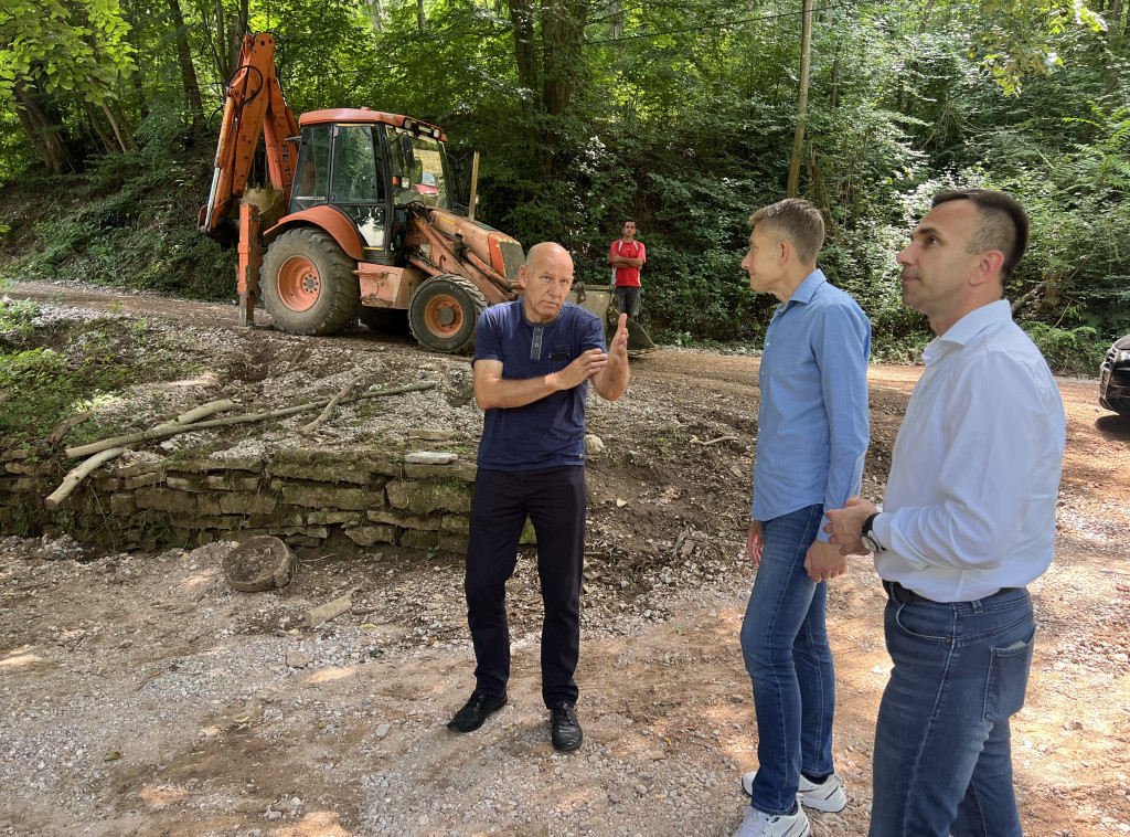 Martinović: U Mionici od poplava stradali putevi, stiže pomoć države