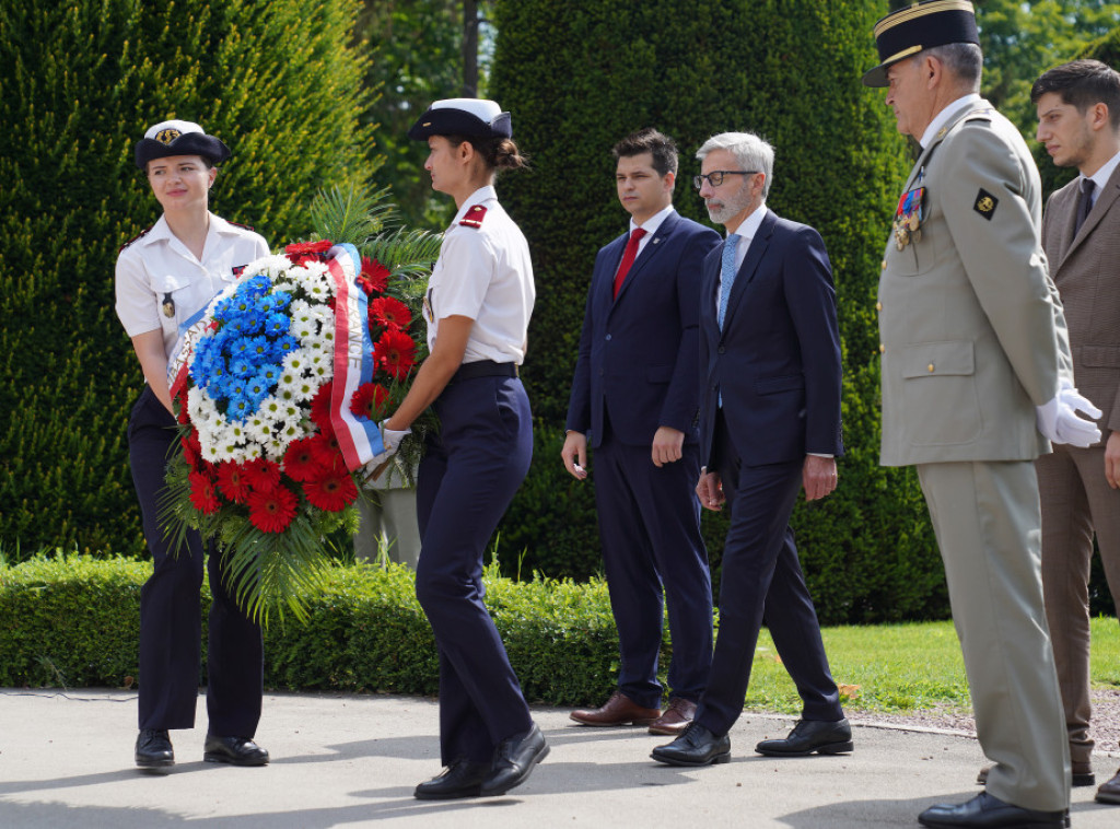 Ambasador Pjer Košar položio venac na Spomenik zahvalnosti Francuskoj na Kalemegdanu