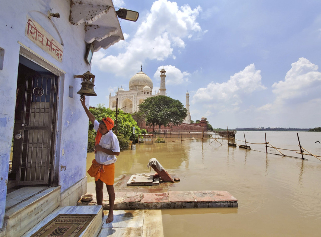 Indija: Reka Jamuna stigla do spoljnih graničnih zidova legendarnog Tadž Mahala