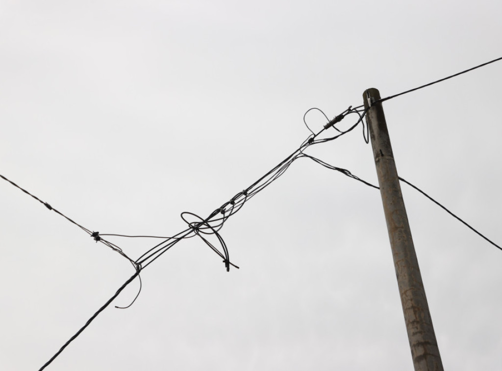 Elektrodistribucija Srbije apeluje na građane da obrate pažnju na pokvarene i pokidane provodnike struje nakon nevremena
