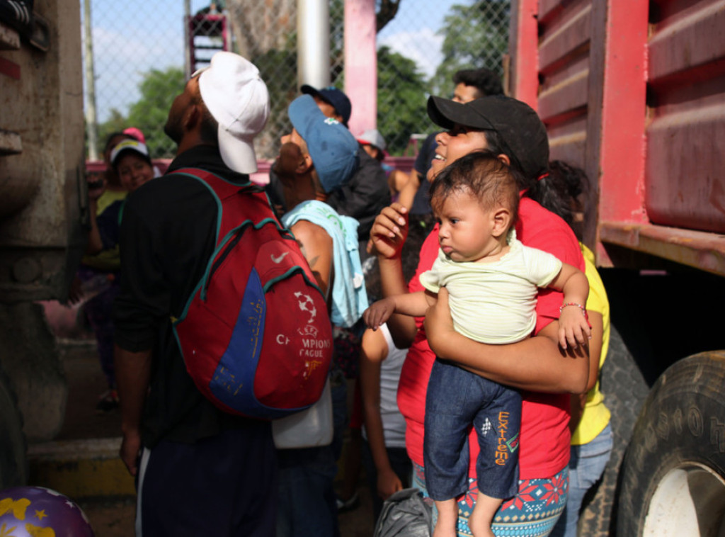 U napuštenom kamionu u Meksiku pronađeno 148 migranata, od toga 23 dece
