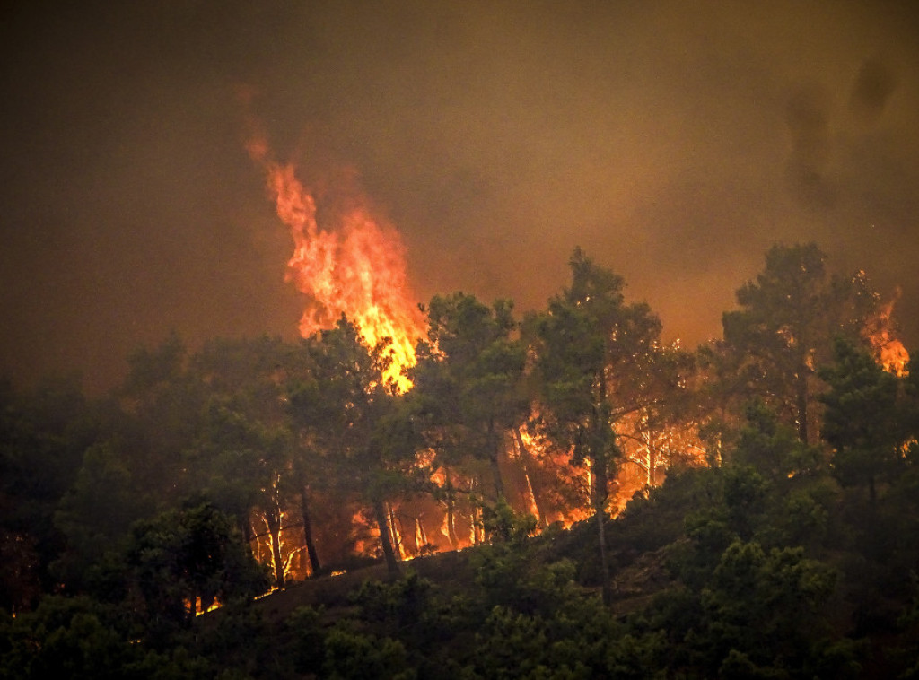 Požar izbio i na severu Krfa, evakuiše se pet naselja