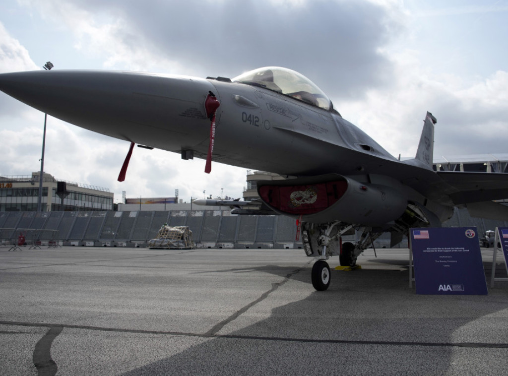 Vašington post: Ukrajinski piloti neće završiti obuku na F-16 pre narednog leta