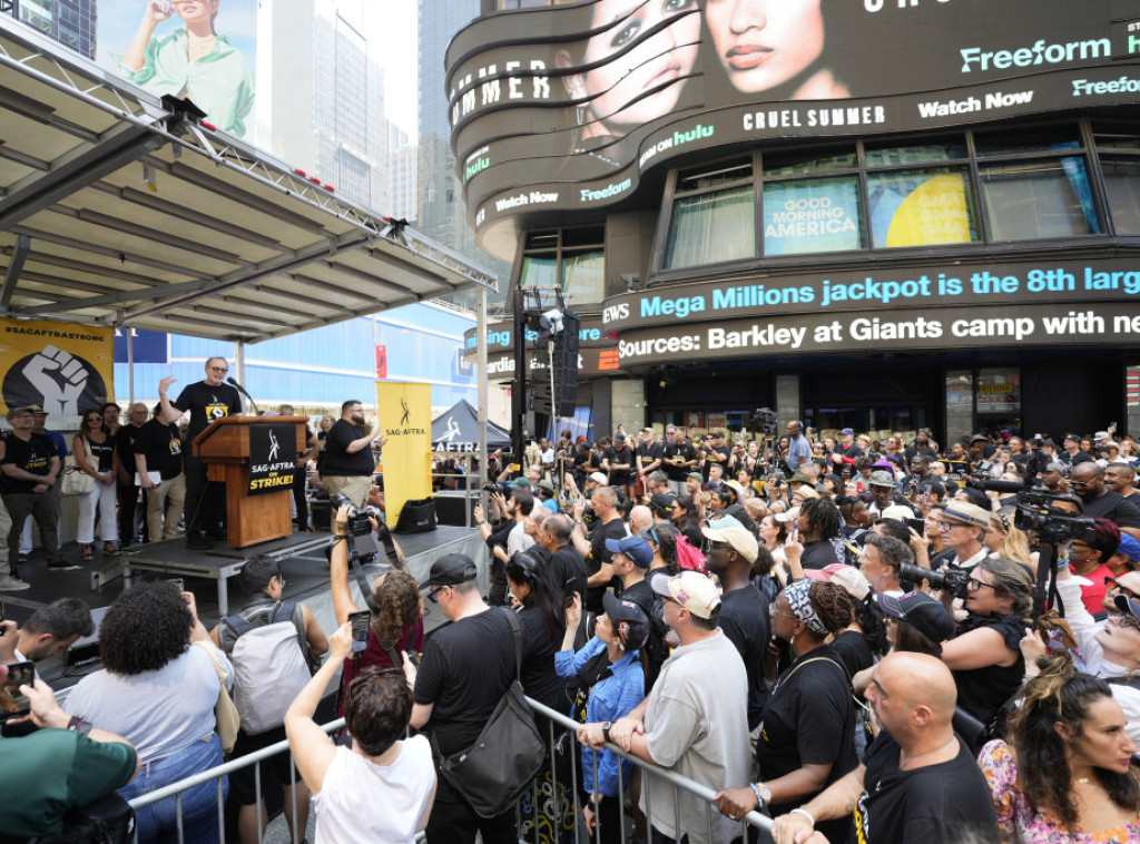 Njujork: Na Tajms skveru održan najveći protest filmskih zvezda dosad