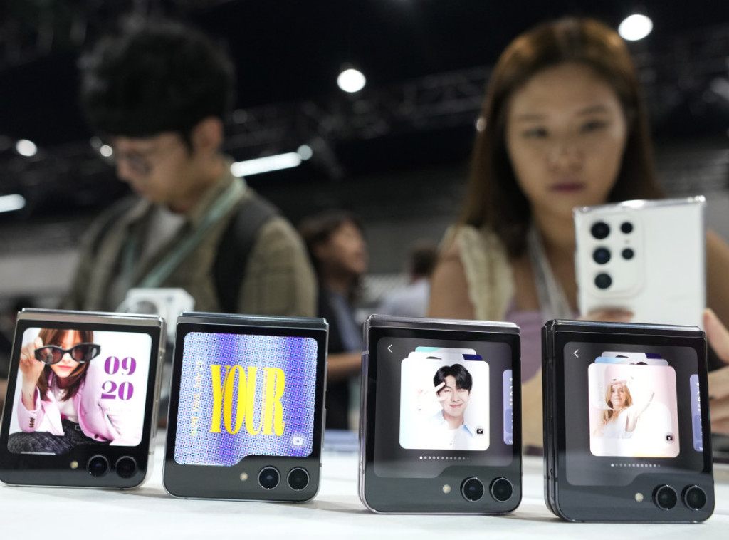 Samung predstavio nove modele preklopnih telefona, želi da konkuriše Eplu