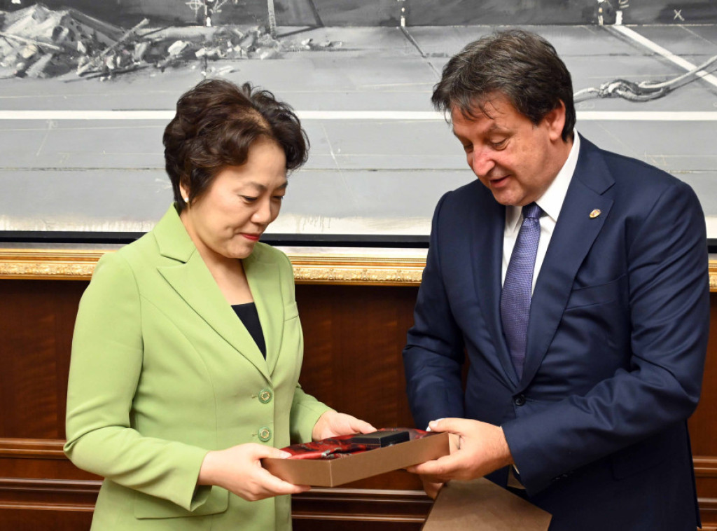 Ministar Gašić izrazio zahvalnost ambasadorki Kine Čen Bo na saradnji