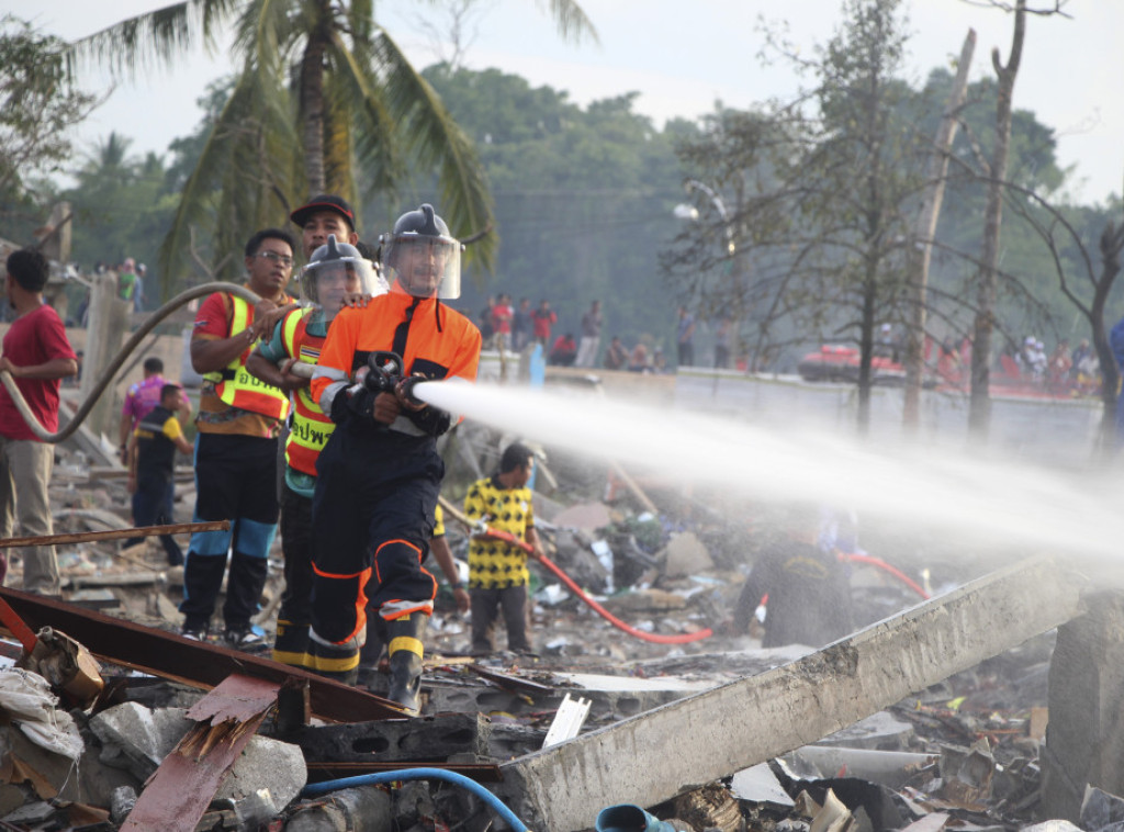 Tajland: 12 ljudi poginulo, 121 povređeni u eksploziji u skladištu vatrometa