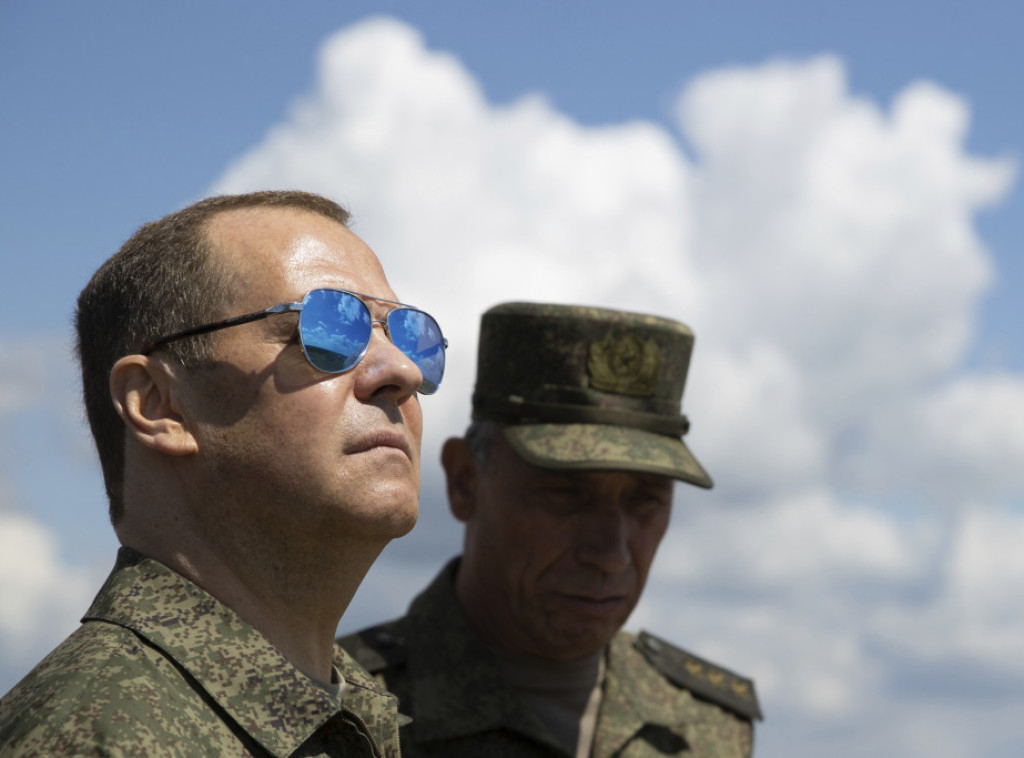 Dmitrij Medvedev: Odbijanje Ukrajine da pregovara korisno za Rusiju