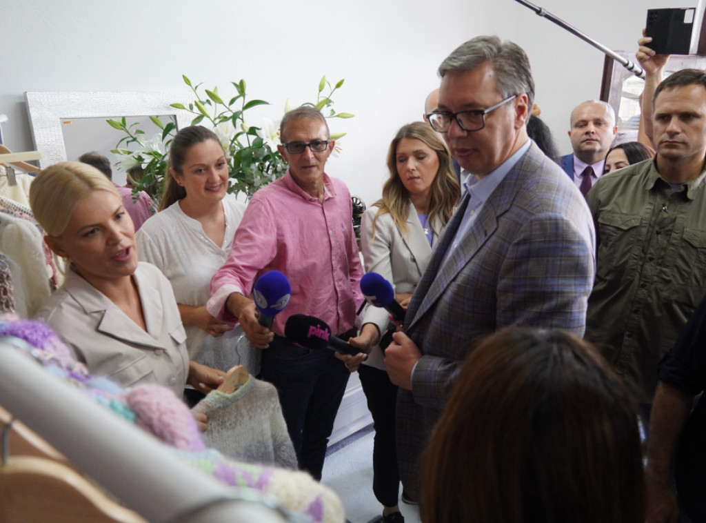 Vučić obišao radionicu "Maridruna" i najavio podršku države za preduzetništvo