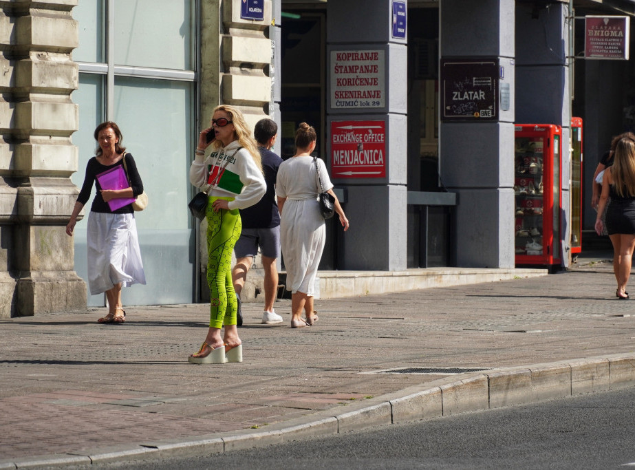 Batut: U letnjim mesecima preporučuju se lagani obroci, izbegavati kafu i alkohol