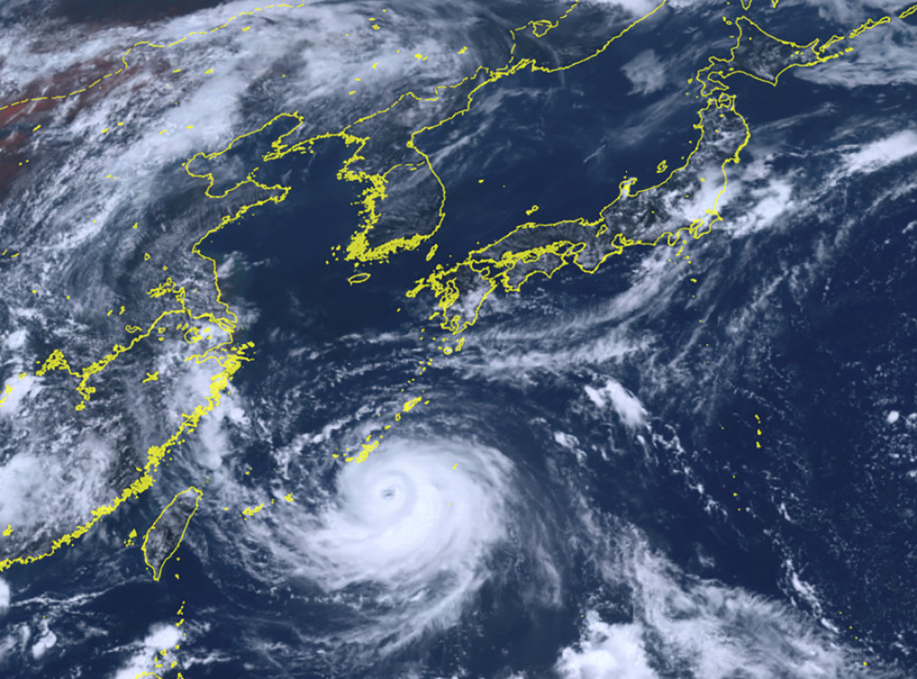U Japanu otkazani letovi, a desetinama hiljada ljudi savetuje se evakuacija zbog tajfuna