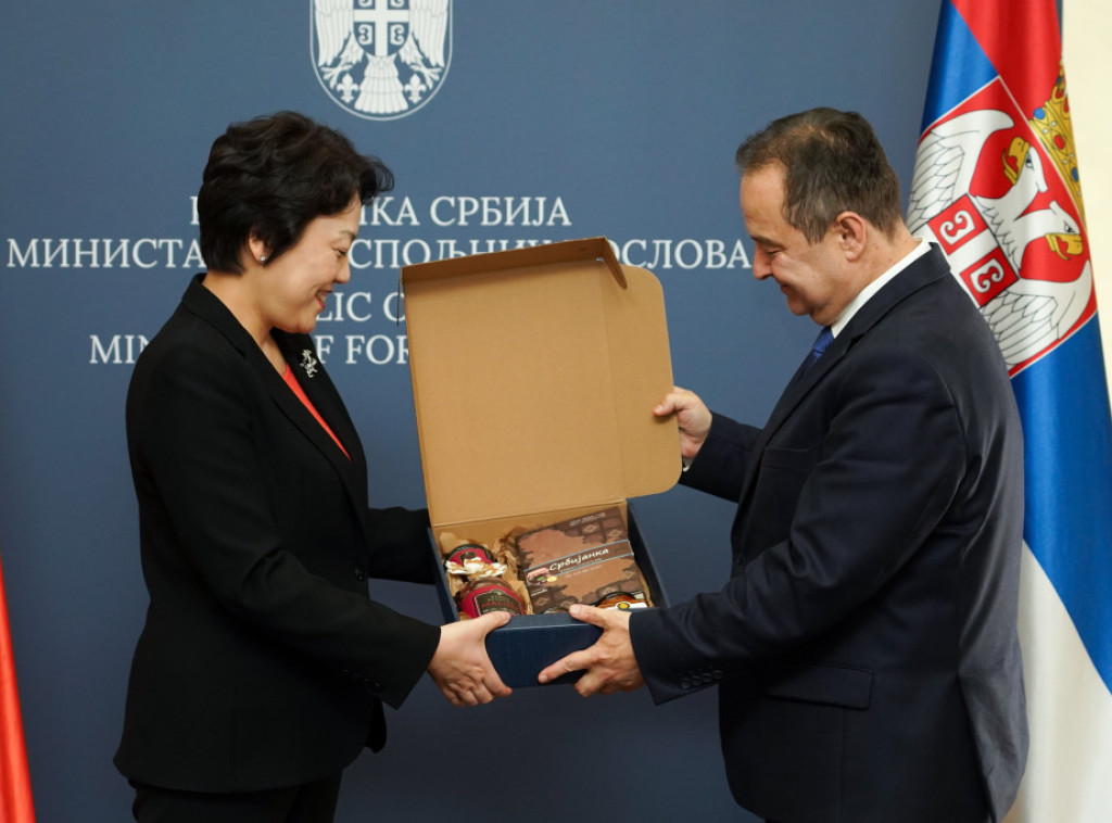 Ministar Dačić primio u oproštajnu posetu ambasadorku NR Kine Čen Bo