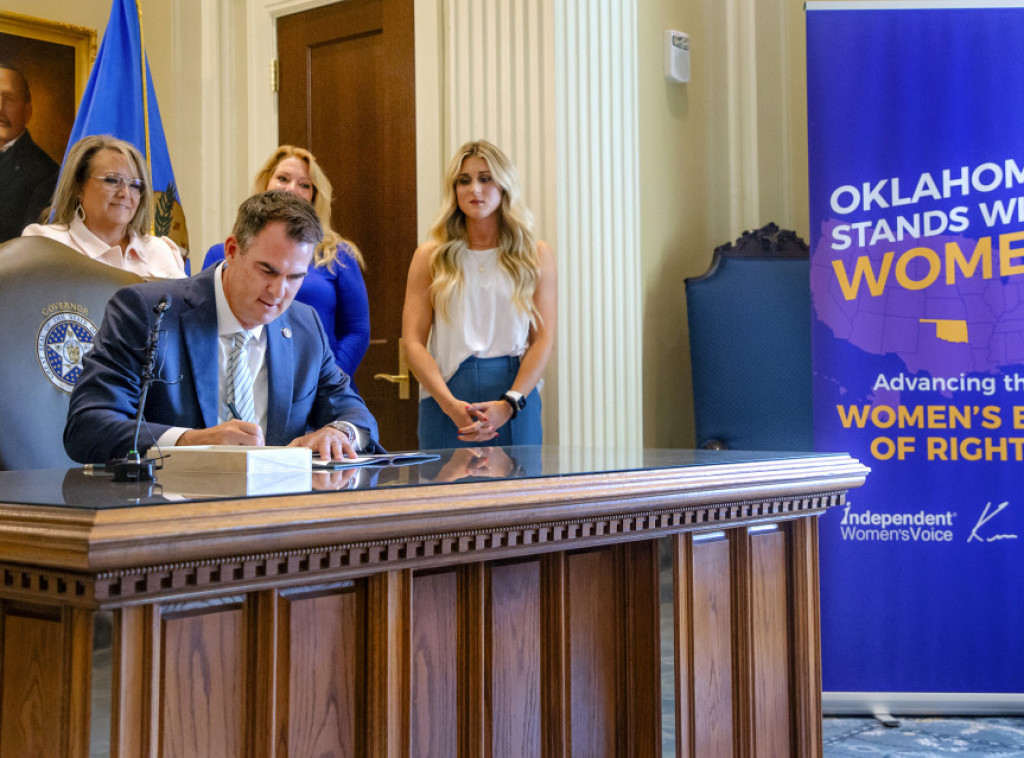 Oklahoma: Guverner potpisao uredbu kojom se definišu pojmovi "muškarac" i "žena"
