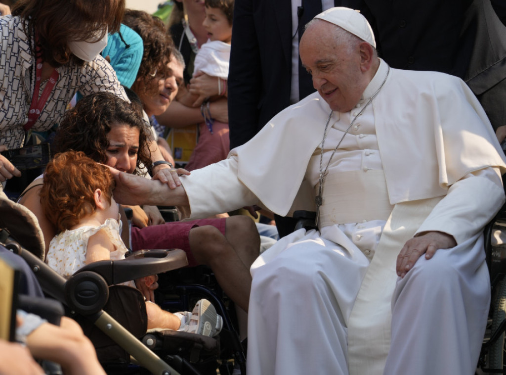 Portugalija: Papa posetio Fatimu i pomolio se za mir