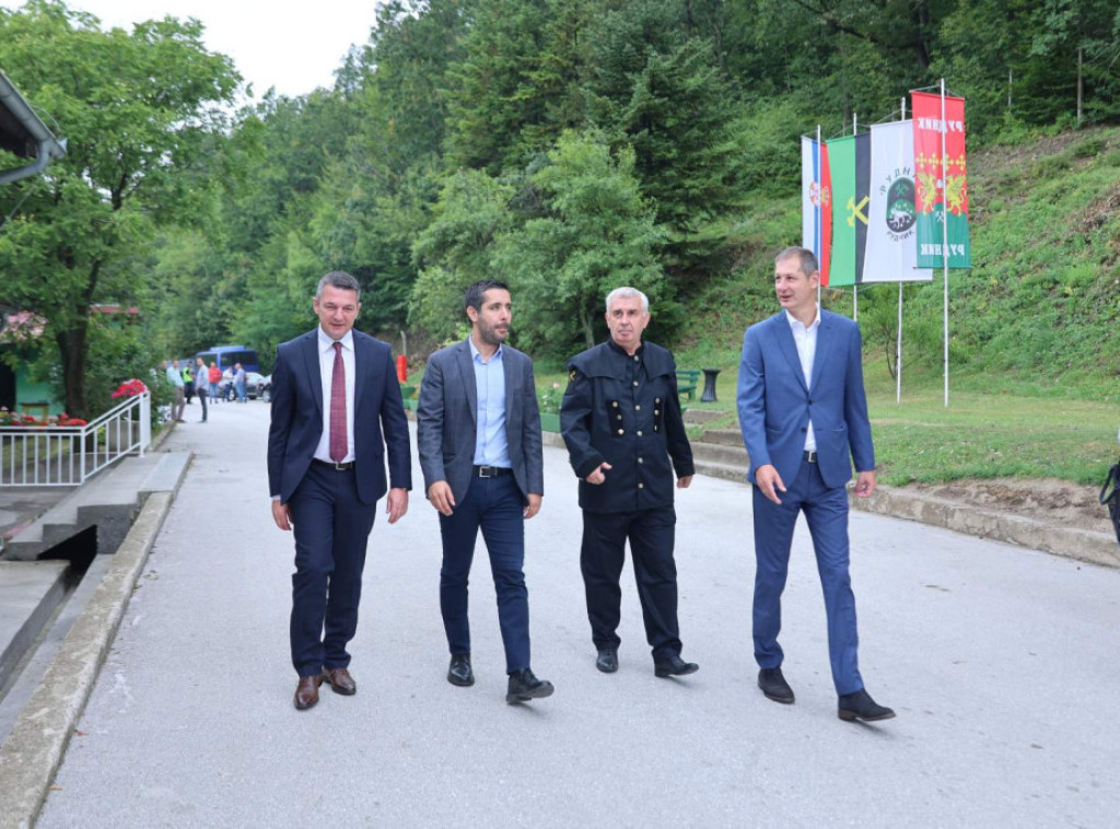 Ministar Momirović u poseti Gornjem Milanovcu: U geološka istraživanja investirano više od 700 miliona evra