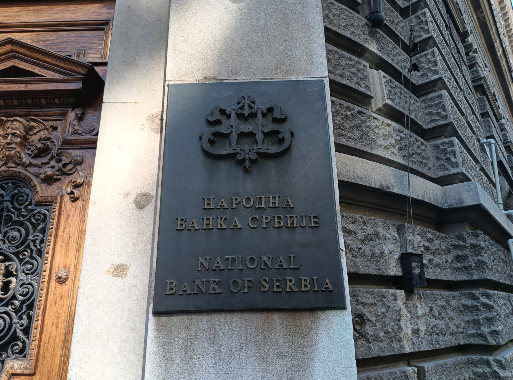 Financial sector's one-year ahead inflation expectations decrease