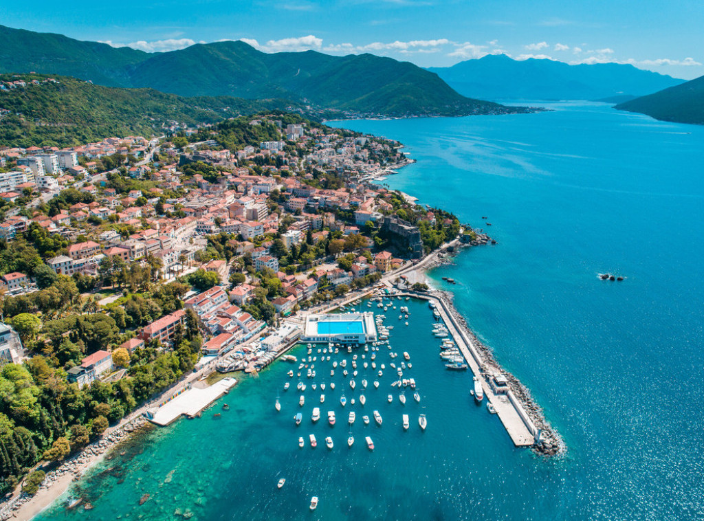 Crna Gora: U prva četiri meseca ove godine 2,4 odsto više turista