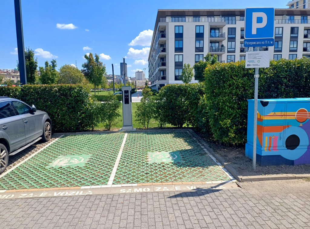 U Beogradu na vodi na tri mesta postavljeni punjači za električne automobile