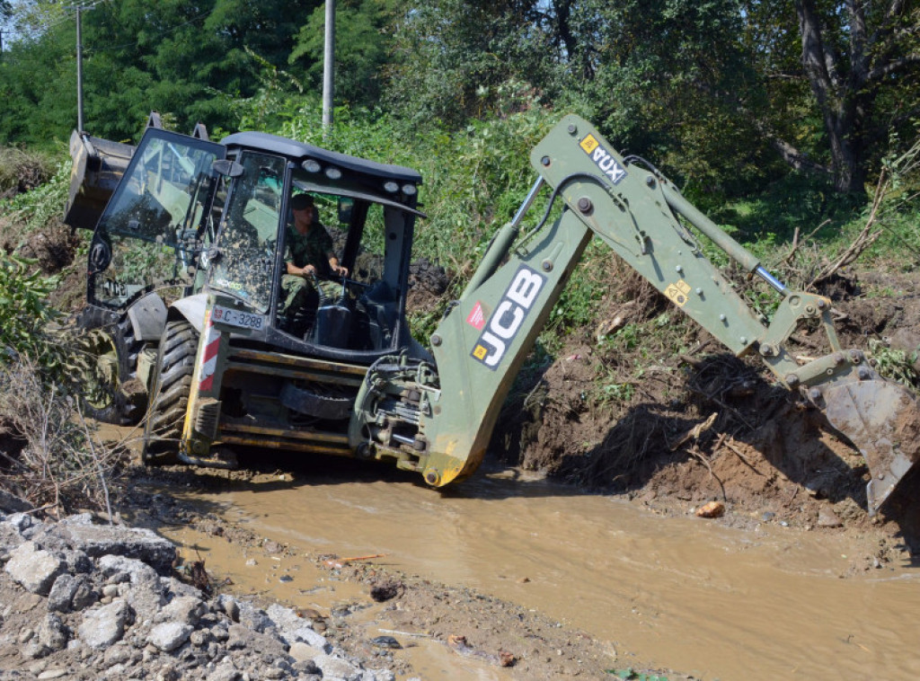 Vojska Srbije pomaže u uređenju korita reke Jošanice